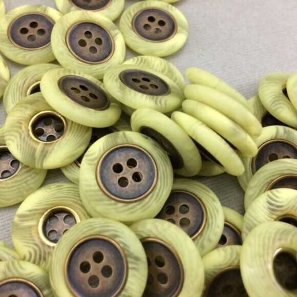150 Vintage Plastic Swirl Green Buttons with Metal Centers - Picture 5 of 7